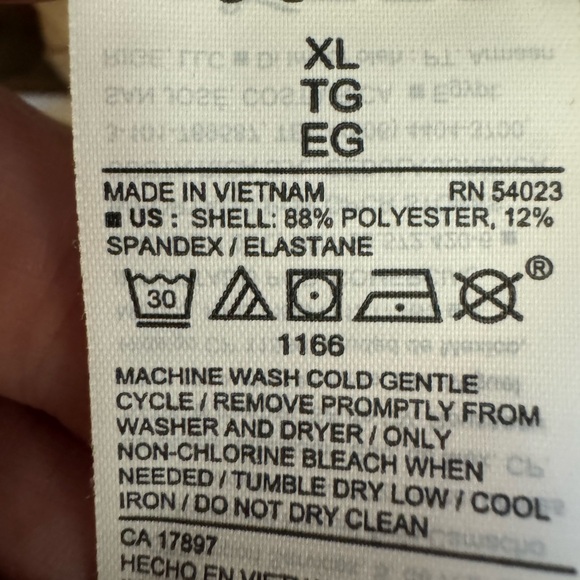 Old navy lightweight lounge or workout pant with zipper pockets - Picture 2 of 4